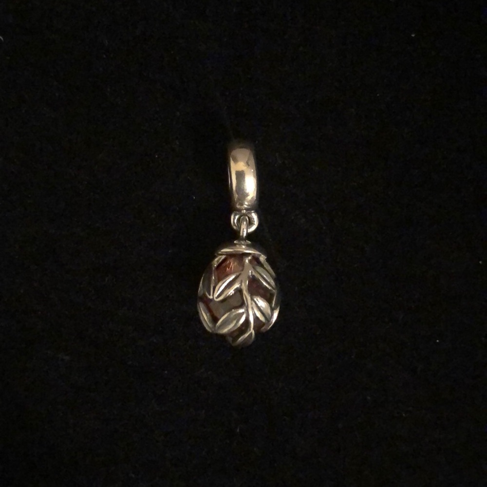 Pandora Laurel leaves